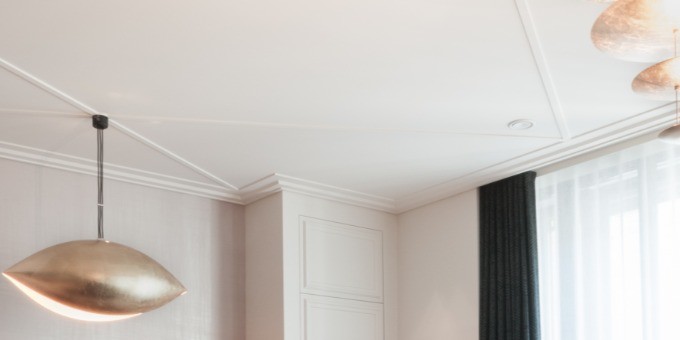 Потолочный плинтус под покраску Orac Decor Luxxus C353 2000×165×30 фото в интерьере