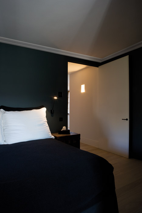 Потолочный плинтус под покраску Orac Decor Luxxus C356 2000×100×20 фото в интерьере