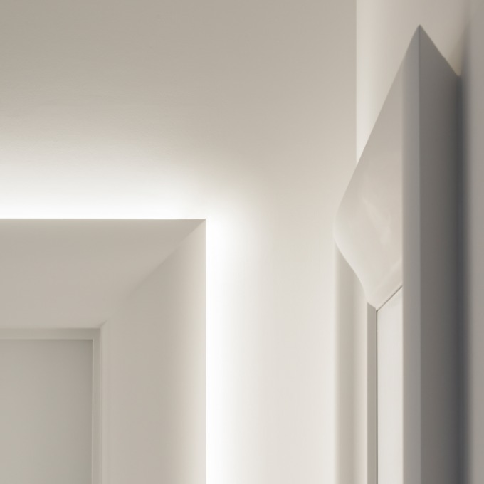 Потолочный плинтус под покраску Orac Decor Modern Shade C371 с подсветкой 2000×58×185 фото в интерьере