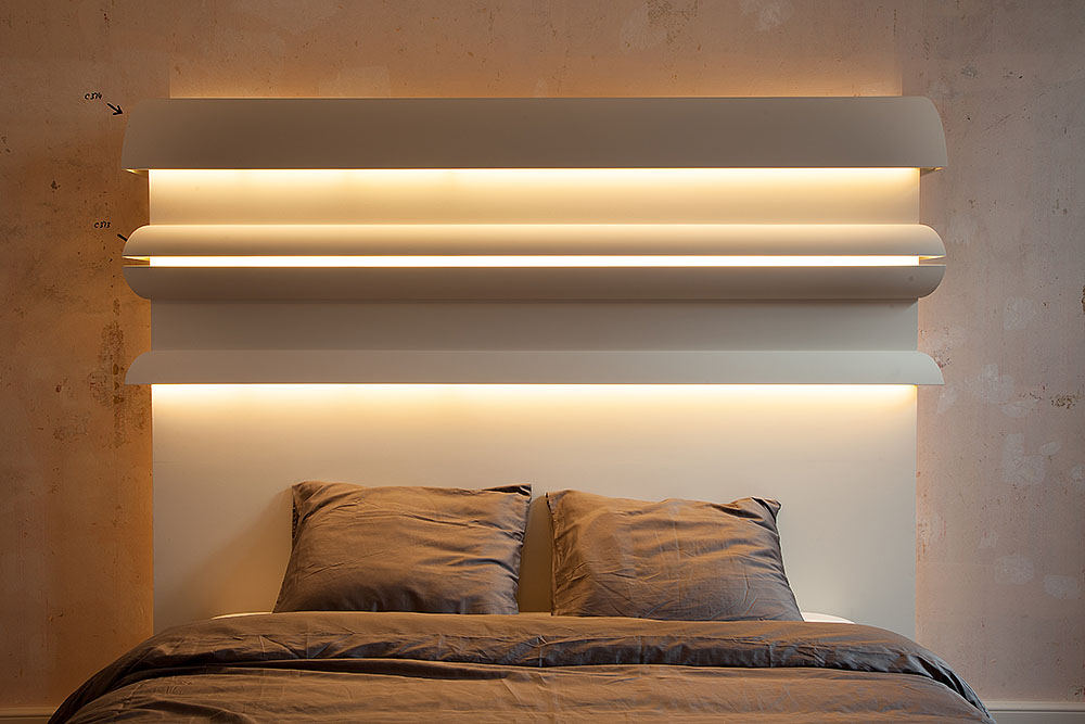 Потолочный плинтус под покраску Orac Decor Modern Antonio C374 с подсветкой 2000×50×180 фото в интерьере
