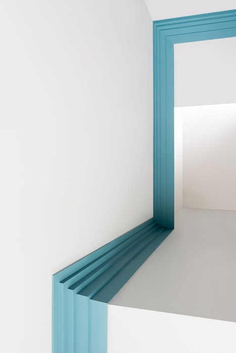 Потолочный плинтус под покраску Orac Decor Modern Steps C393 2000×210×150 фото в интерьере