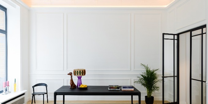 Потолочный плинтус под покраску Orac Decor Select C902 с подсветкой 2000×103×103 фото в интерьере