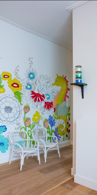Потолочный плинтус под покраску Orac Decor Axxent CX161 2000×69×13 фото в интерьере