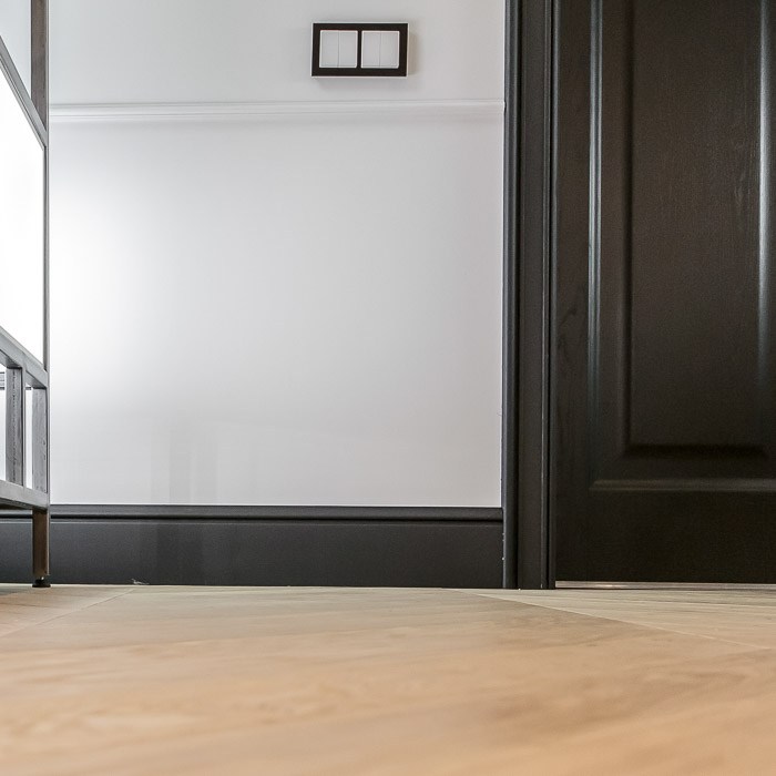 Молдинг под покраску Orac Decor Axxent DX119 2300×92×22 фото в интерьере