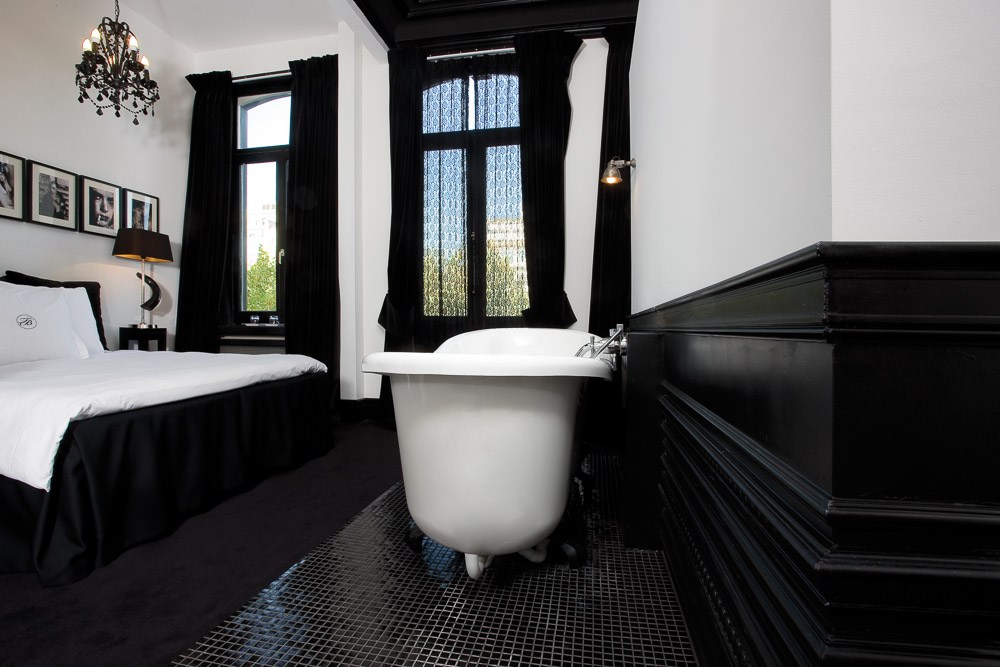 Молдинг под покраску Orac Decor Axxent DX121 2300×94×23 фото в интерьере