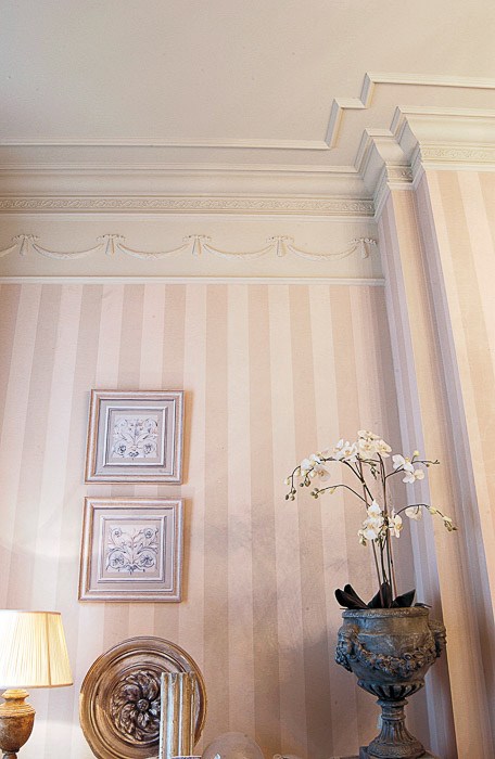Молдинг под покраску Orac Decor Luxxus P7020 2000×111×19 фото в интерьере