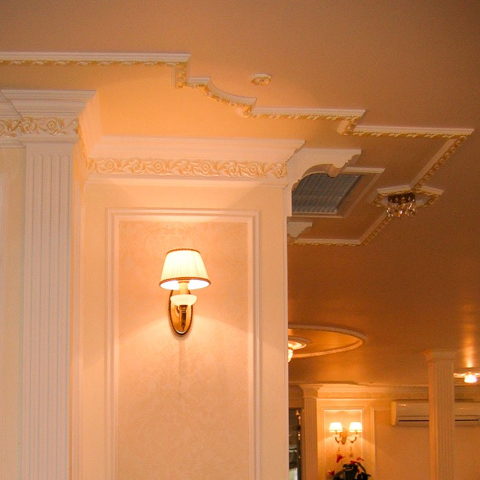 Молдинг под покраску Orac Decor Luxxus P7020 2000×111×19 фото в интерьере