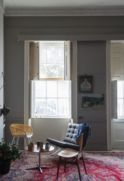 Краска Farrow & Ball цвет Shadow White 282 Modern Emulsion 5 л фото в интерьере Краска Farrow & Ball цвет Shadow White 282 Modern Emulsion 5 л фото в интерьере