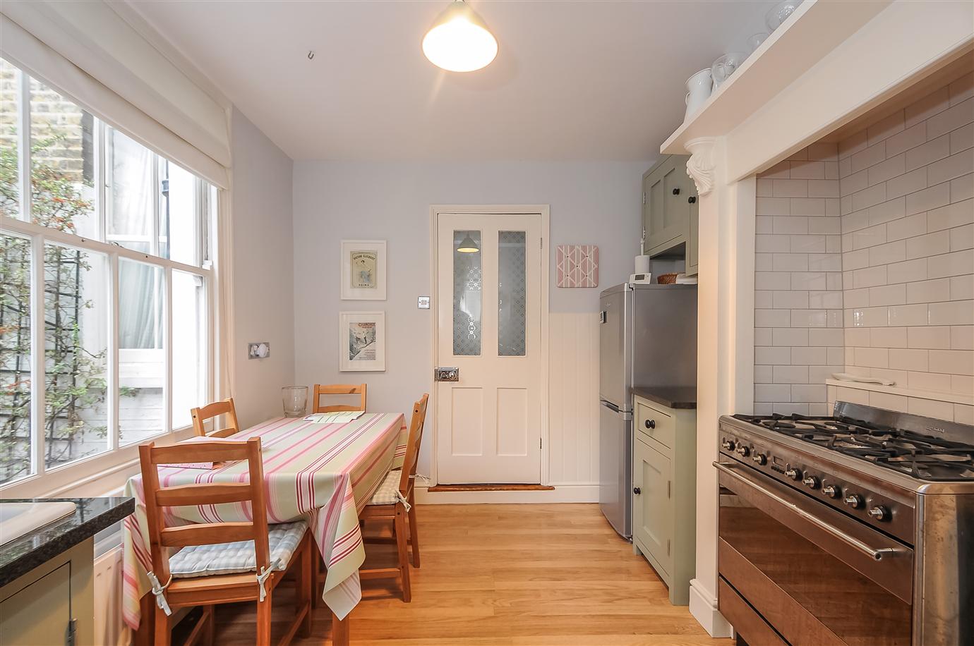 Краска Farrow & Ball цвет Blackened 2011 Estate Emulsion 0,1 л фото в интерьере Краска Farrow & Ball цвет Blackened 2011 Estate Emulsion 0,1 л фото в интерьере