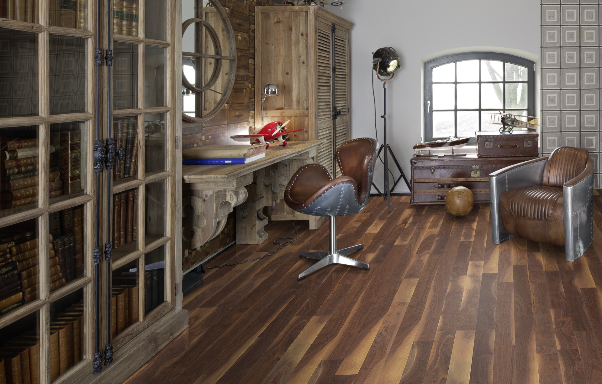 Паркетная доска Kahrs Американская Орех Джорджиа Georgia 152N8EVAF0KW240 Lively 2423×200×15 фото в интерьере Паркетная доска Kahrs Американская Орех Джорджиа Georgia 152N8EVAF0KW240 Lively 2423×200×15 фото в интерьере