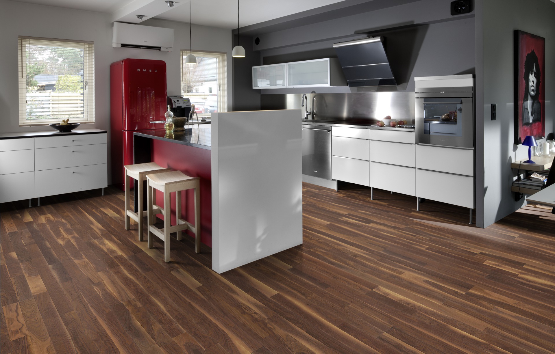 Паркетная доска Kahrs Американская Орех Джорджиа Georgia 152N8EVAF0KW240 Lively 2423×200×15 фото в интерьере Паркетная доска Kahrs Американская Орех Джорджиа Georgia 152N8EVAF0KW240 Lively 2423×200×15 фото в интерьере