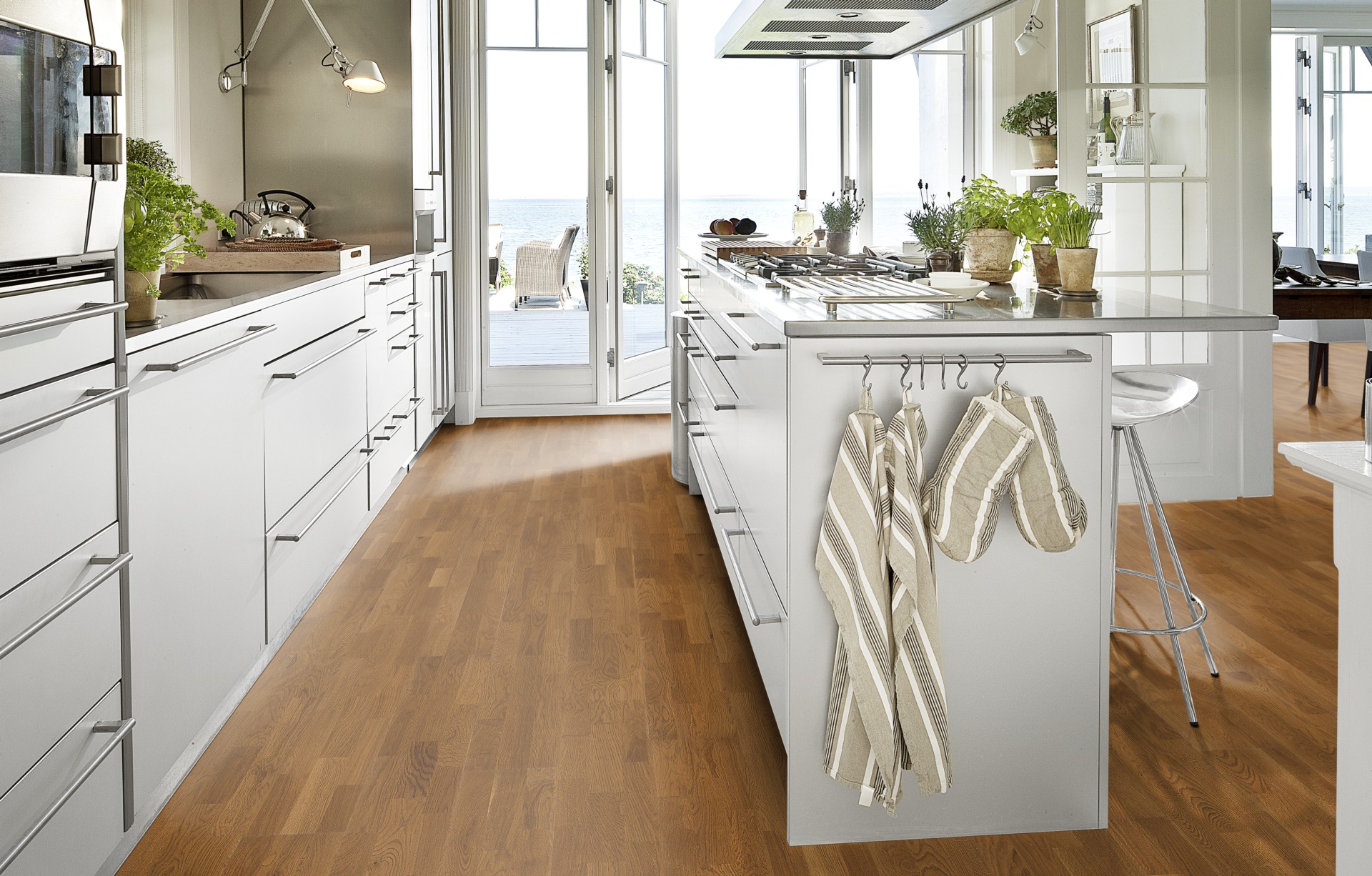 Паркетная доска Kahrs Трес Дуб Бисби Bisbee 133NABEK5MUW240 Variation 2423×200×13 фото в интерьере Паркетная доска Kahrs Трес Дуб Бисби Bisbee 133NABEK5MUW240 Variation 2423×200×13 фото в интерьере