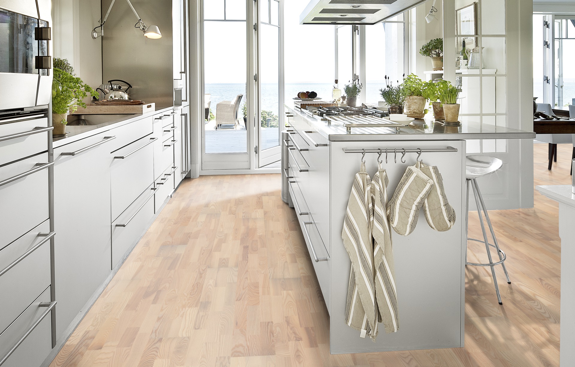 Паркетная доска Kahrs Трес Ясень Сериале Ceriale 133NACAK1VKW240 Variation 2423×200×13 фото в интерьере Паркетная доска Kahrs Трес Ясень Сериале Ceriale 133NACAK1VKW240 Variation 2423×200×13 фото в интерьере