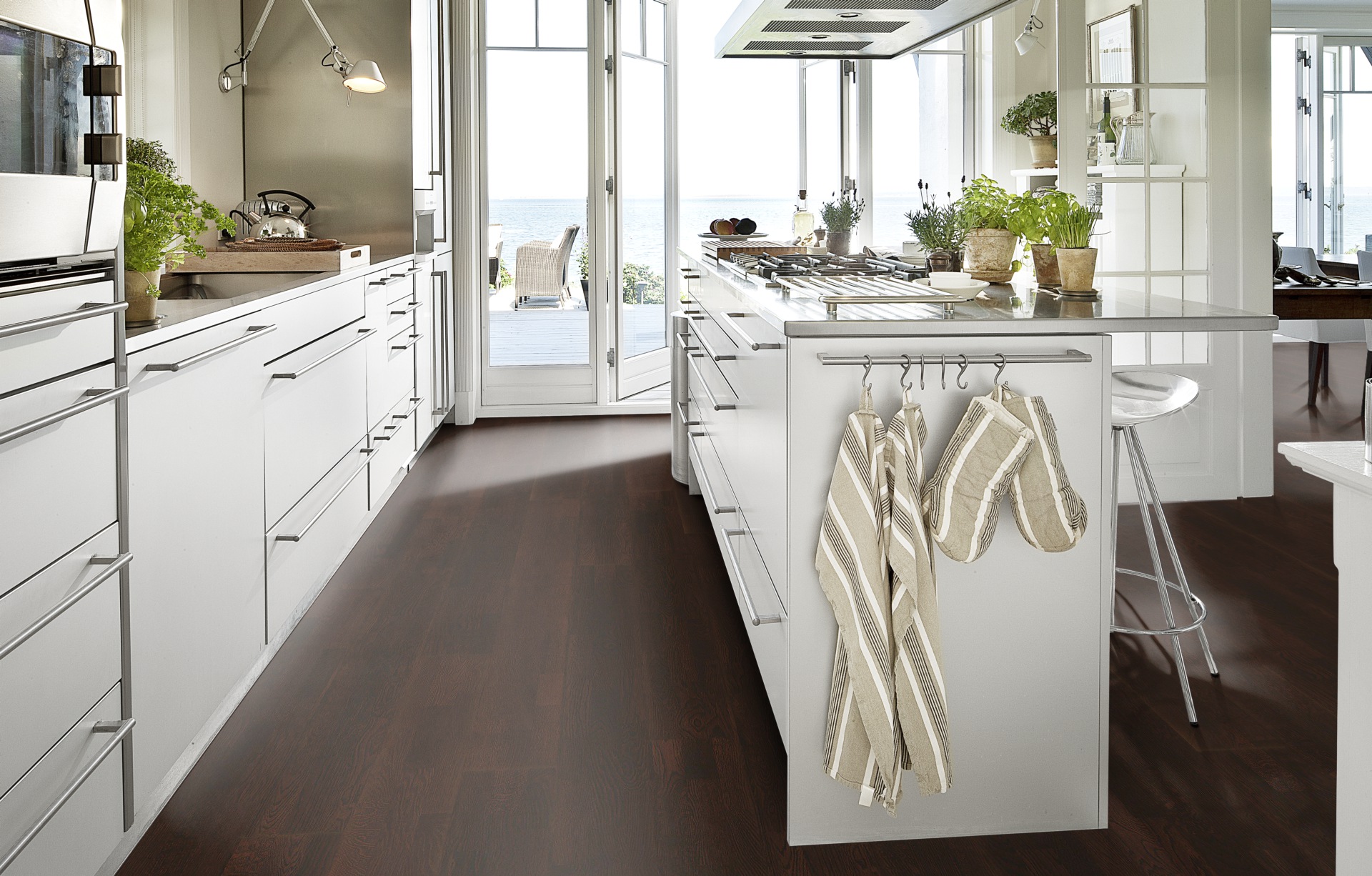 Паркетная доска Kahrs Трес Дуб Супай Supay 133NABEK5LUW240 Variation 2423×200×13 фото в интерьере Паркетная доска Kahrs Трес Дуб Супай Supay 133NABEK5LUW240 Variation 2423×200×13 фото в интерьере