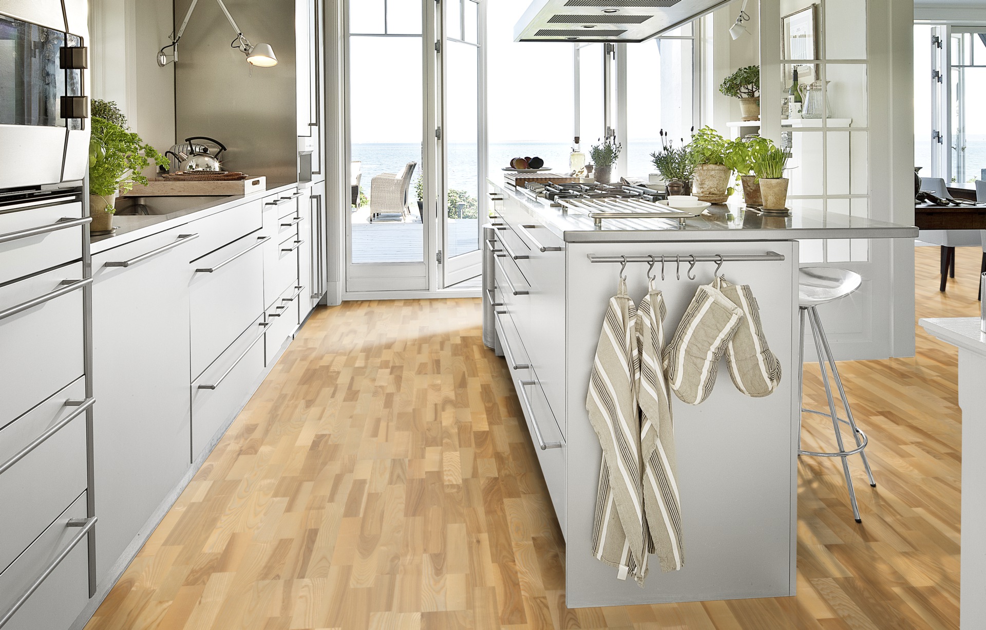 Паркетная доска Kahrs Трес Ясень Вайла Vaila 133NACAK50KW240 Variation 2423×200×13 фото в интерьере Паркетная доска Kahrs Трес Ясень Вайла Vaila 133NACAK50KW240 Variation 2423×200×13 фото в интерьере