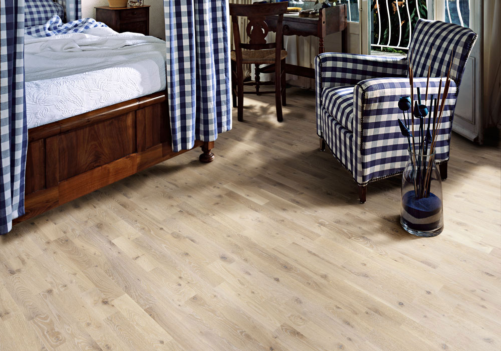 Паркетная доска Kahrs Гармония Дуб Роса Dew 153N6EEKFVKW240 Lively 2423×200×15 фото в интерьере Паркетная доска Kahrs Гармония Дуб Роса Dew 153N6EEKFVKW240 Lively 2423×200×15 фото в интерьере