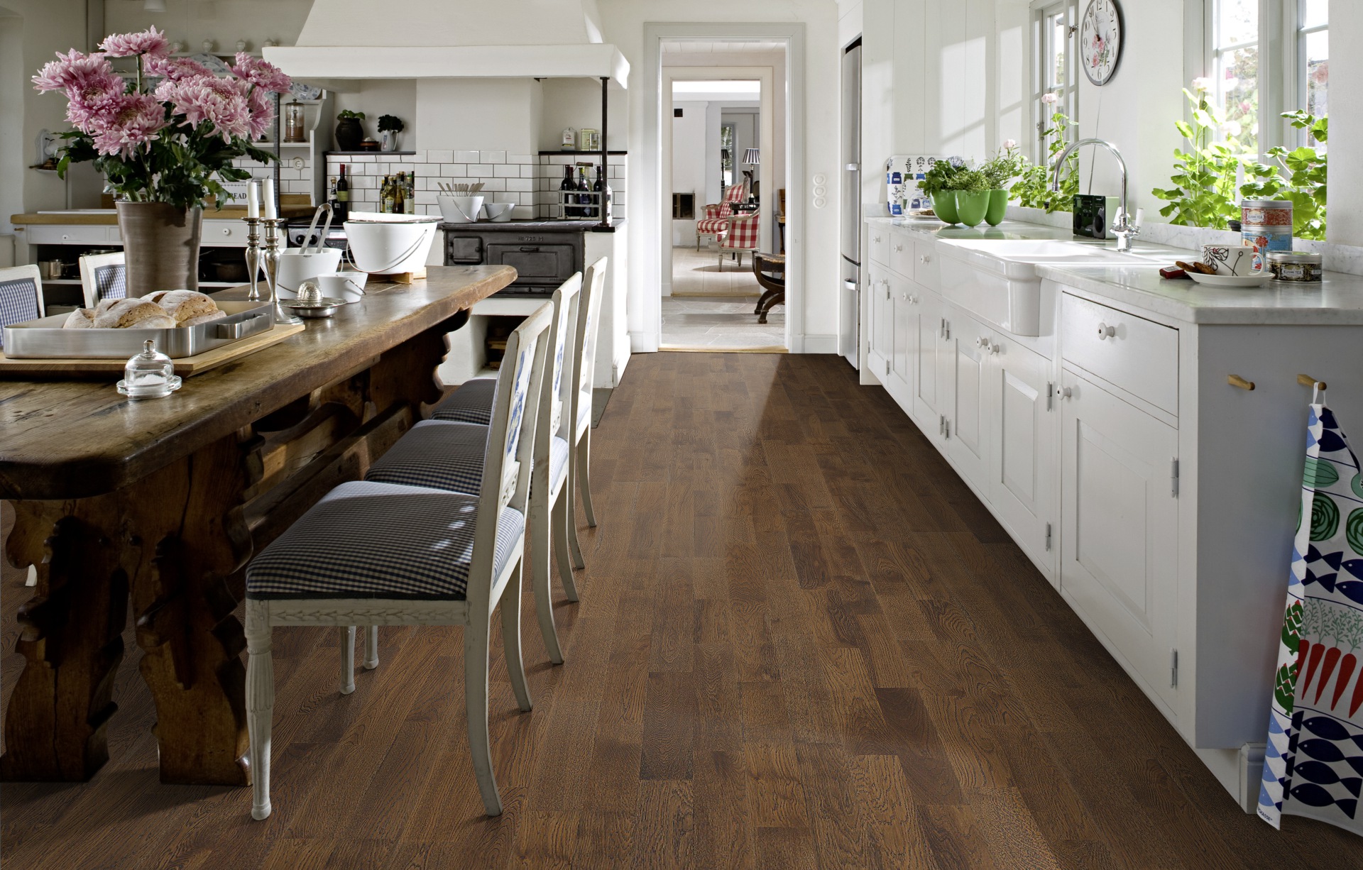 Паркетная доска Kahrs Гармония Дуб Солод Ale 153N6CEKQ1KW240 Lively 2423×200×15 фото в интерьере Паркетная доска Kahrs Гармония Дуб Солод Ale 153N6CEKQ1KW240 Lively 2423×200×15 фото в интерьере