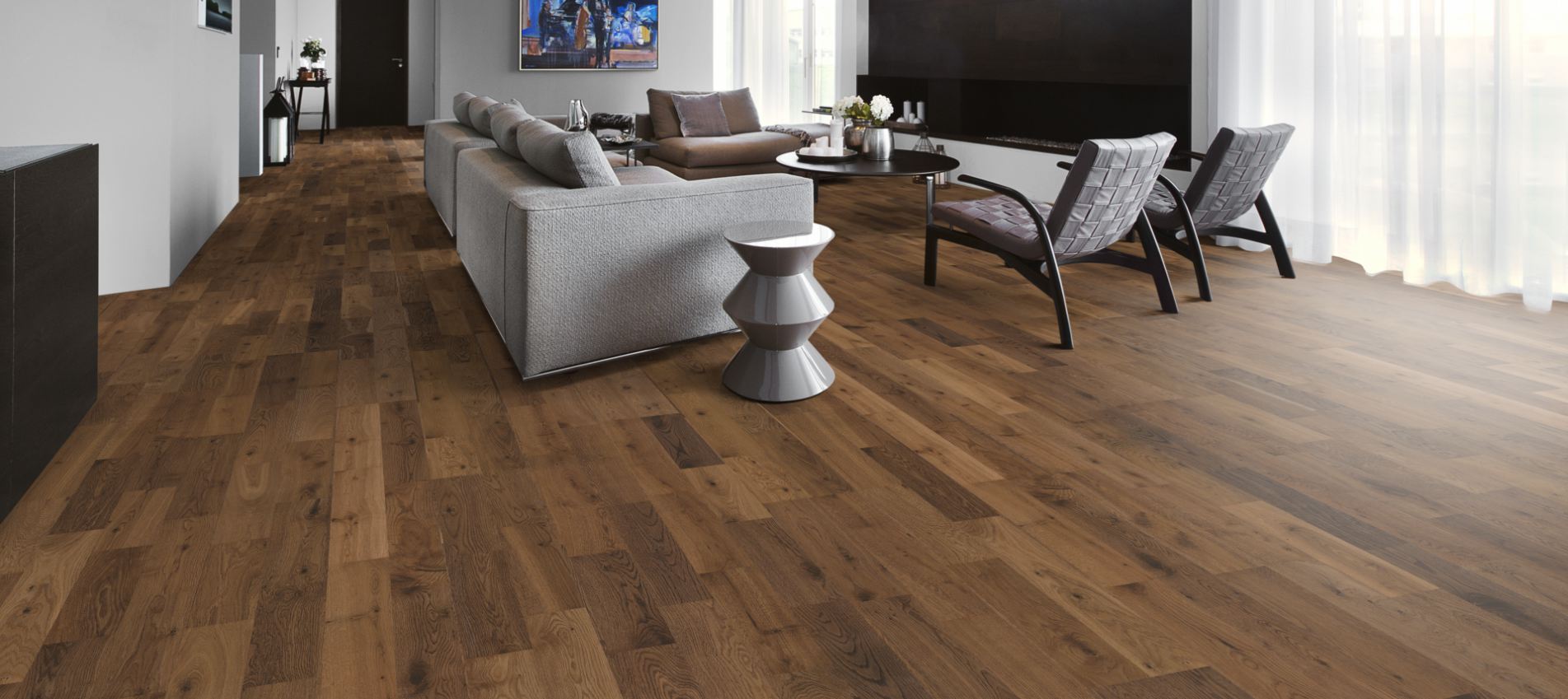 Паркетная доска Kahrs Люмен Дуб Пламя Glow 152N6BEKF4KW240 Lively 2423×200×15 фото в интерьере Паркетная доска Kahrs Люмен Дуб Пламя Glow 152N6BEKF4KW240 Lively 2423×200×15 фото в интерьере