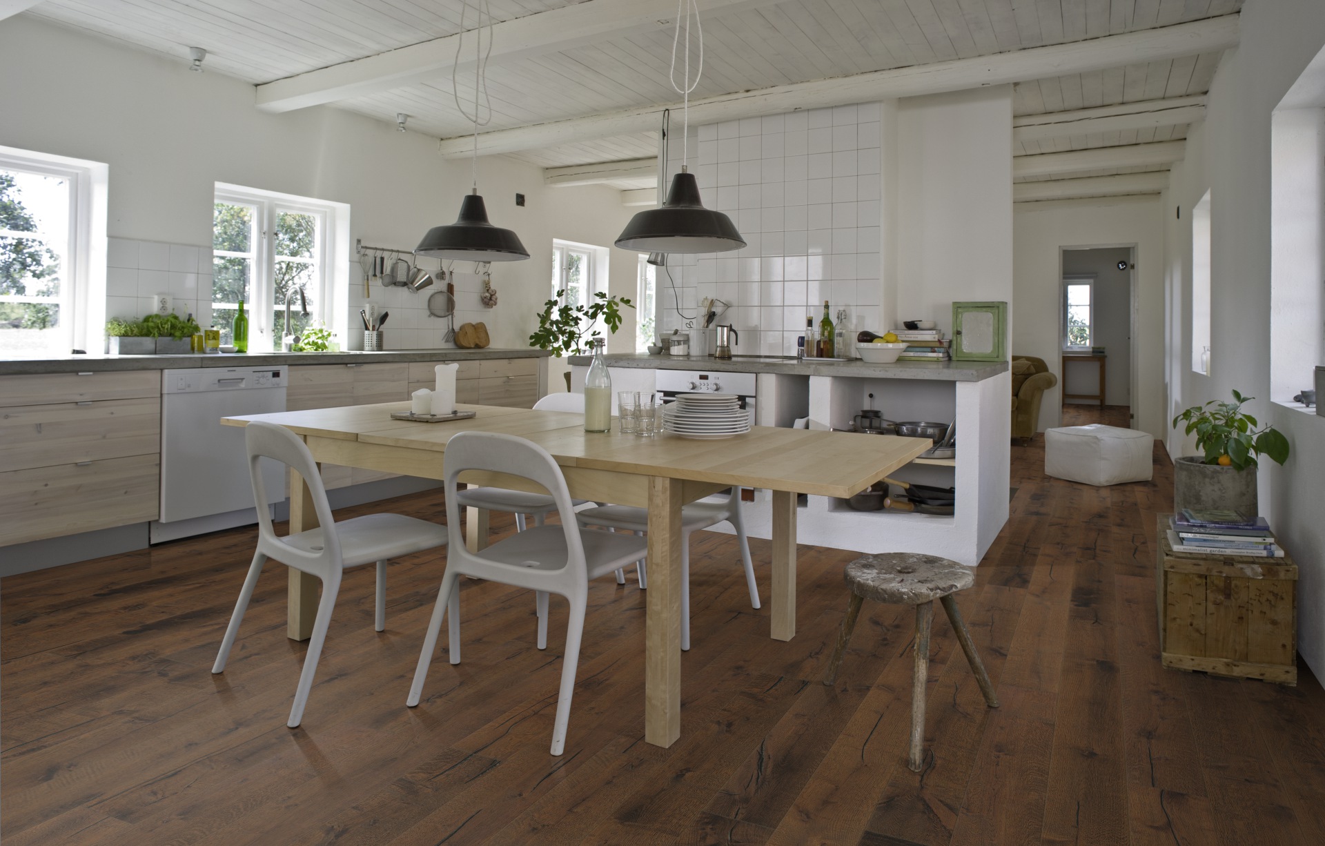 Паркетная доска Kahrs Смоланд Дуб Твета Tveta 151NDSEK04KW240 Expressive 2420×187×15 фото в интерьере Паркетная доска Kahrs Смоланд Дуб Твета Tveta 151NDSEK04KW240 Expressive 2420×187×15 фото в интерьере