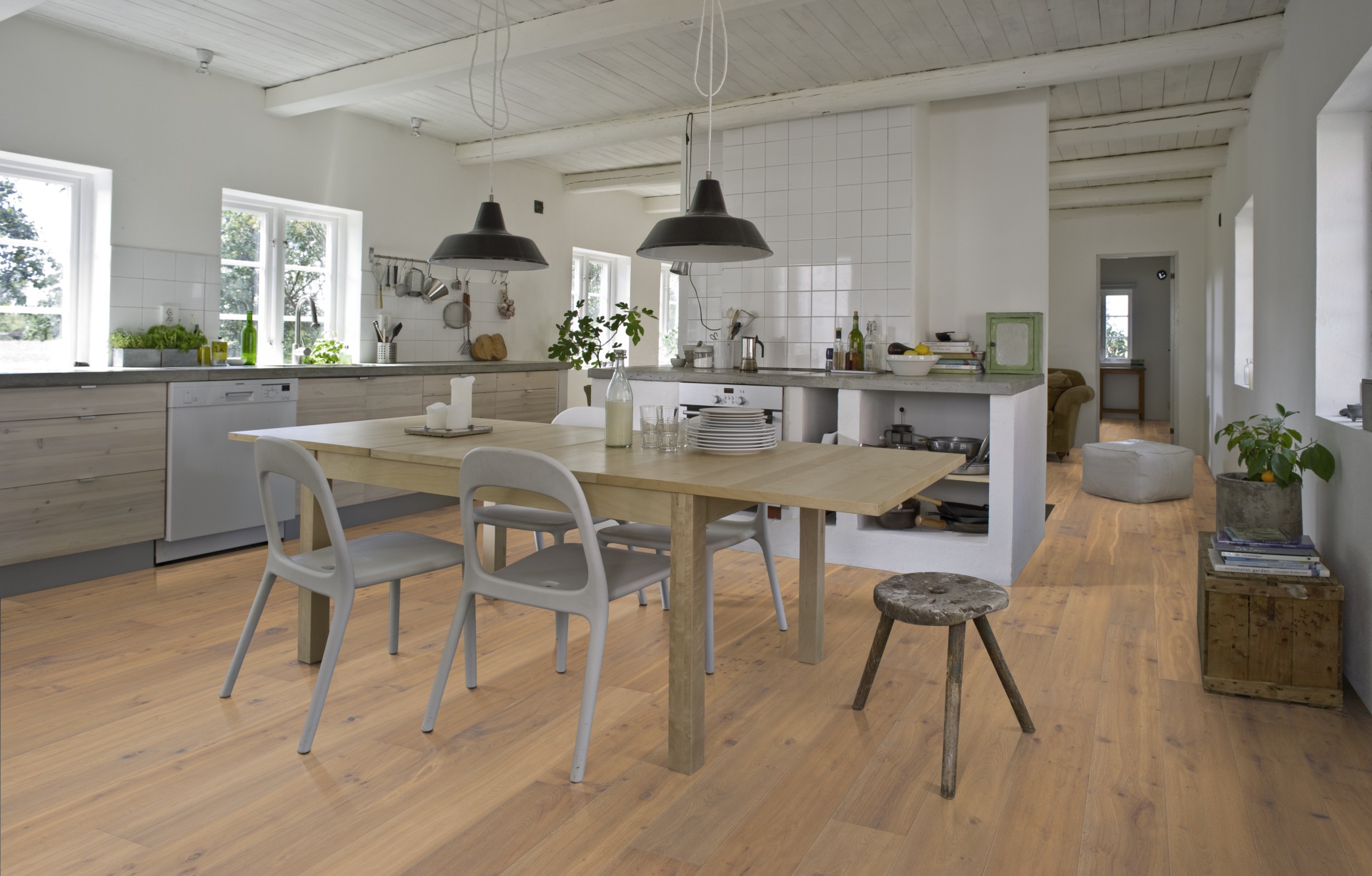 Паркетная доска Kahrs Смоланд Дуб Юдре Ydre 151NCSEK04KW240 Dynamic 2420×187×15 фото в интерьере Паркетная доска Kahrs Смоланд Дуб Юдре Ydre 151NCSEK04KW240 Dynamic 2420×187×15 фото в интерьере