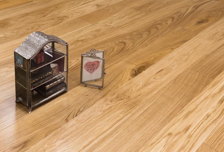 Паркетная доска Karelia Libra Дуб Story Elegant 10110746A0100111 Natur 2000×138×14 фото в интерьере Паркетная доска Karelia Libra Дуб Story Elegant 10110746A0100111 Natur 2000×138×14 фото в интерьере