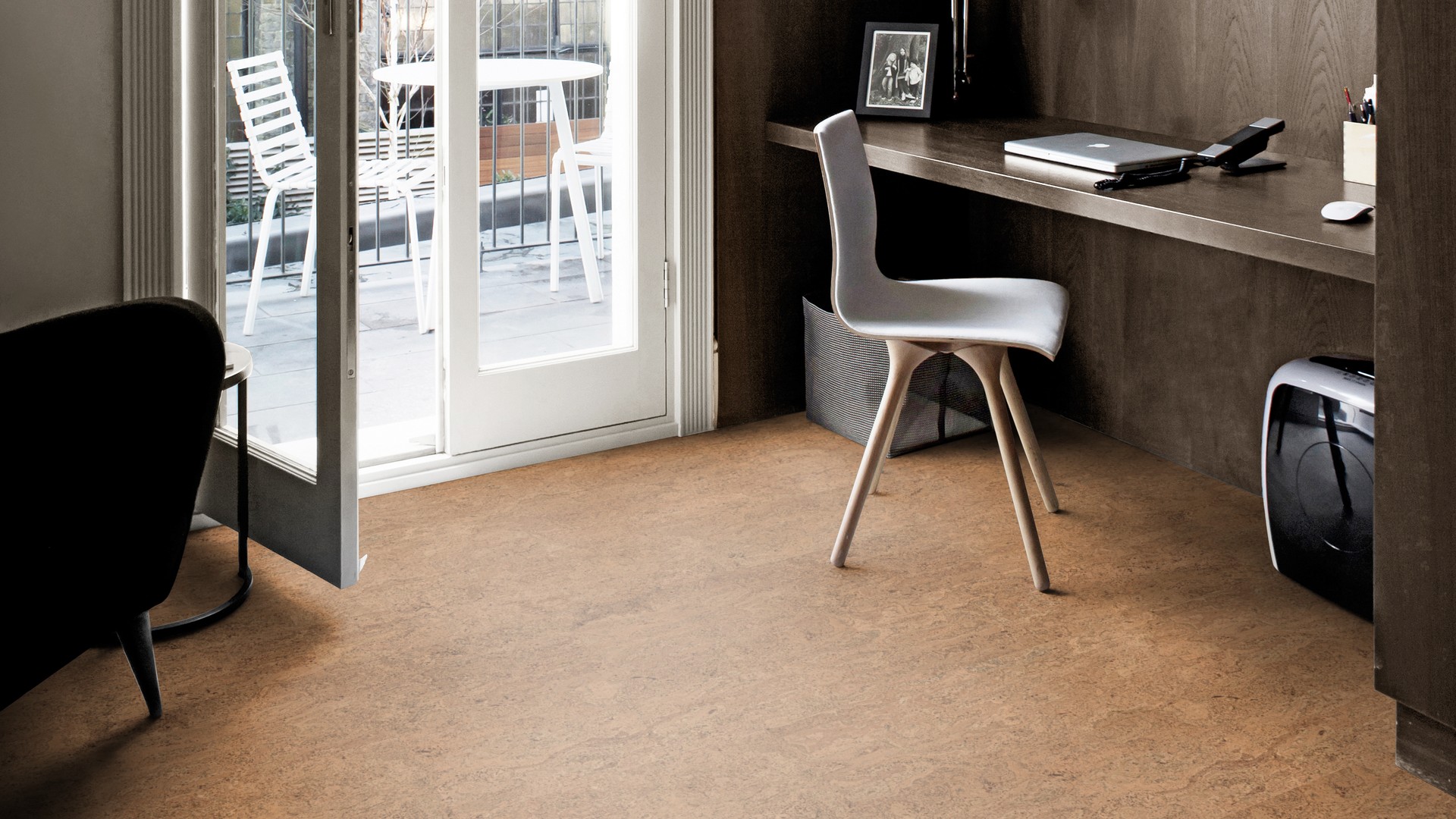 Пробковый пол замковый Wicanders Cork Essence Originals Symphony O830003 905×295×10,5 фото в интерьере