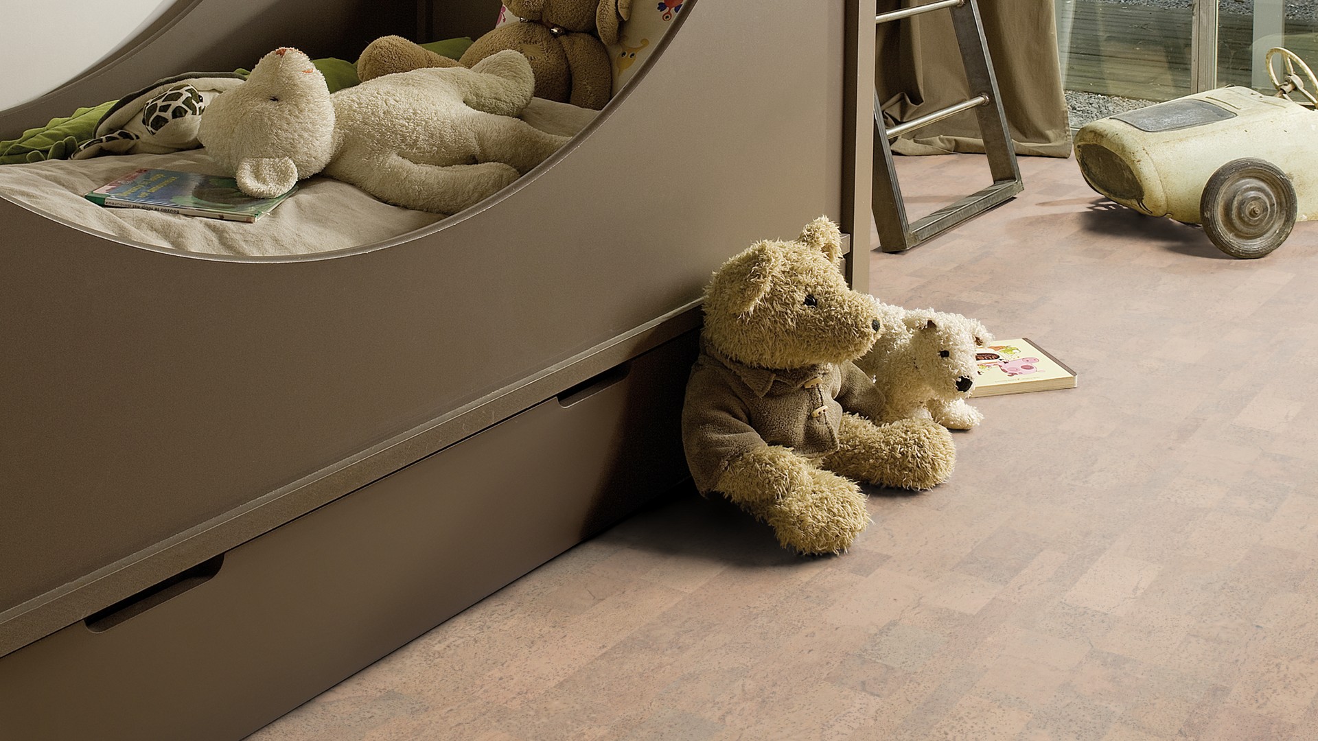 Пробковый пол замковый Wicanders Cork Essence Identity Champagne I805002 905×295×10,5 фото в интерьере