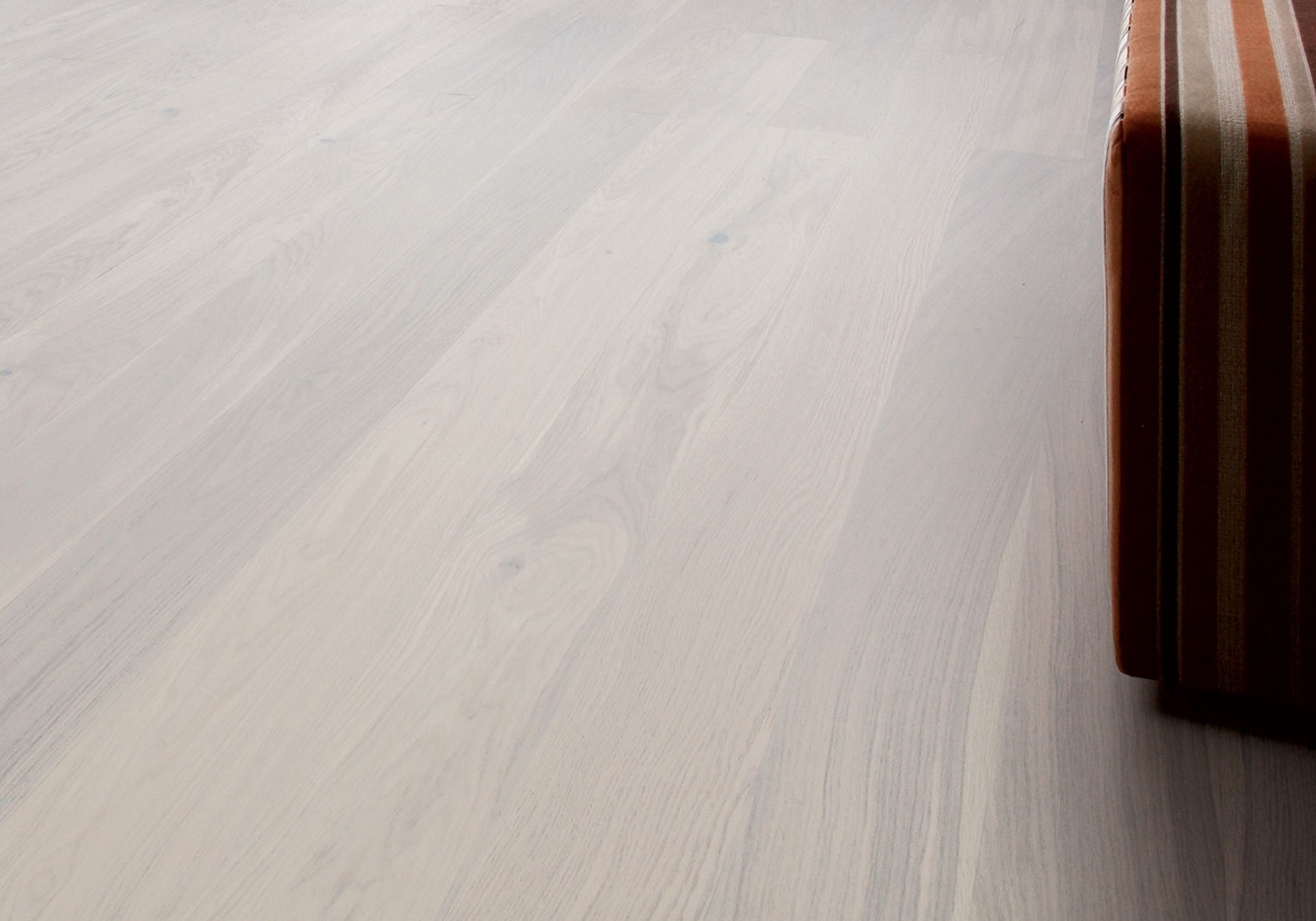 Паркетная доска Barlinek Pure дуб White Truffle Grande 2200×180×14 фото в интерьере Паркетная доска Barlinek Pure дуб White Truffle Grande 2200×180×14 фото в интерьере