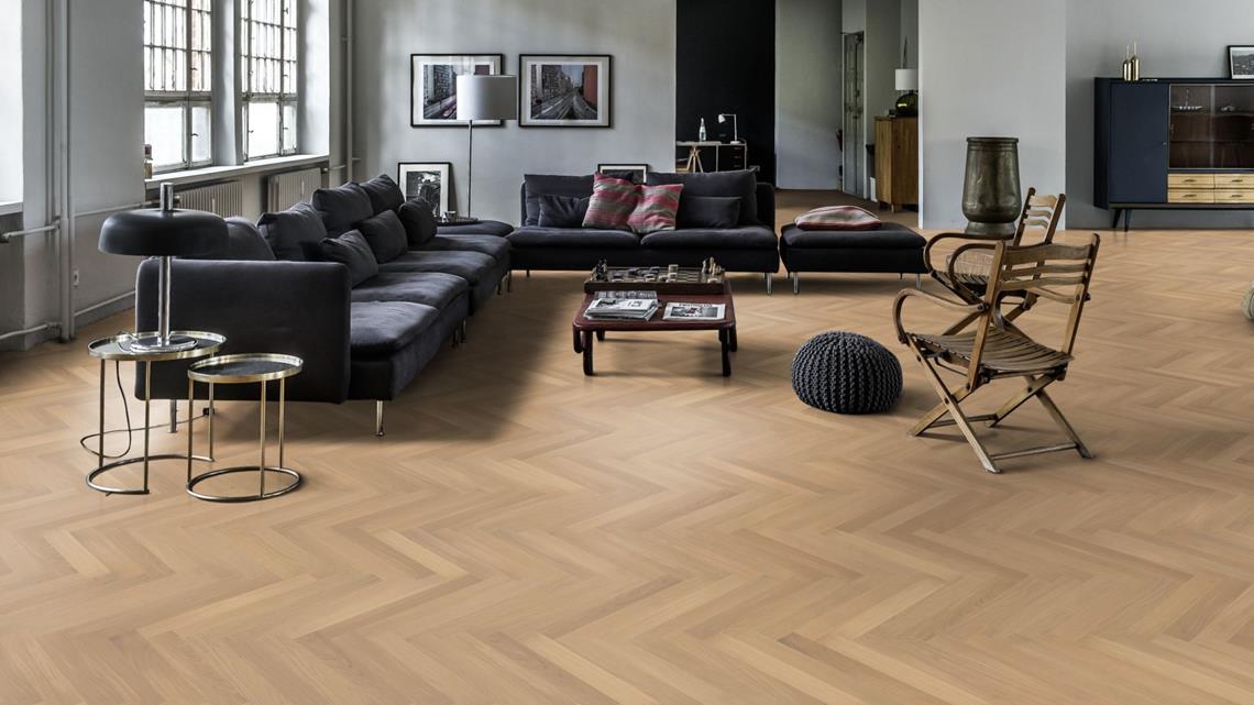 Инженерная доска Kahrs Студио Дуб AB белый матовый Oak AB white matt lacquer HB 111PABEK0VKE050 Calm венгерская елка 490×70×11 фото в интерьере