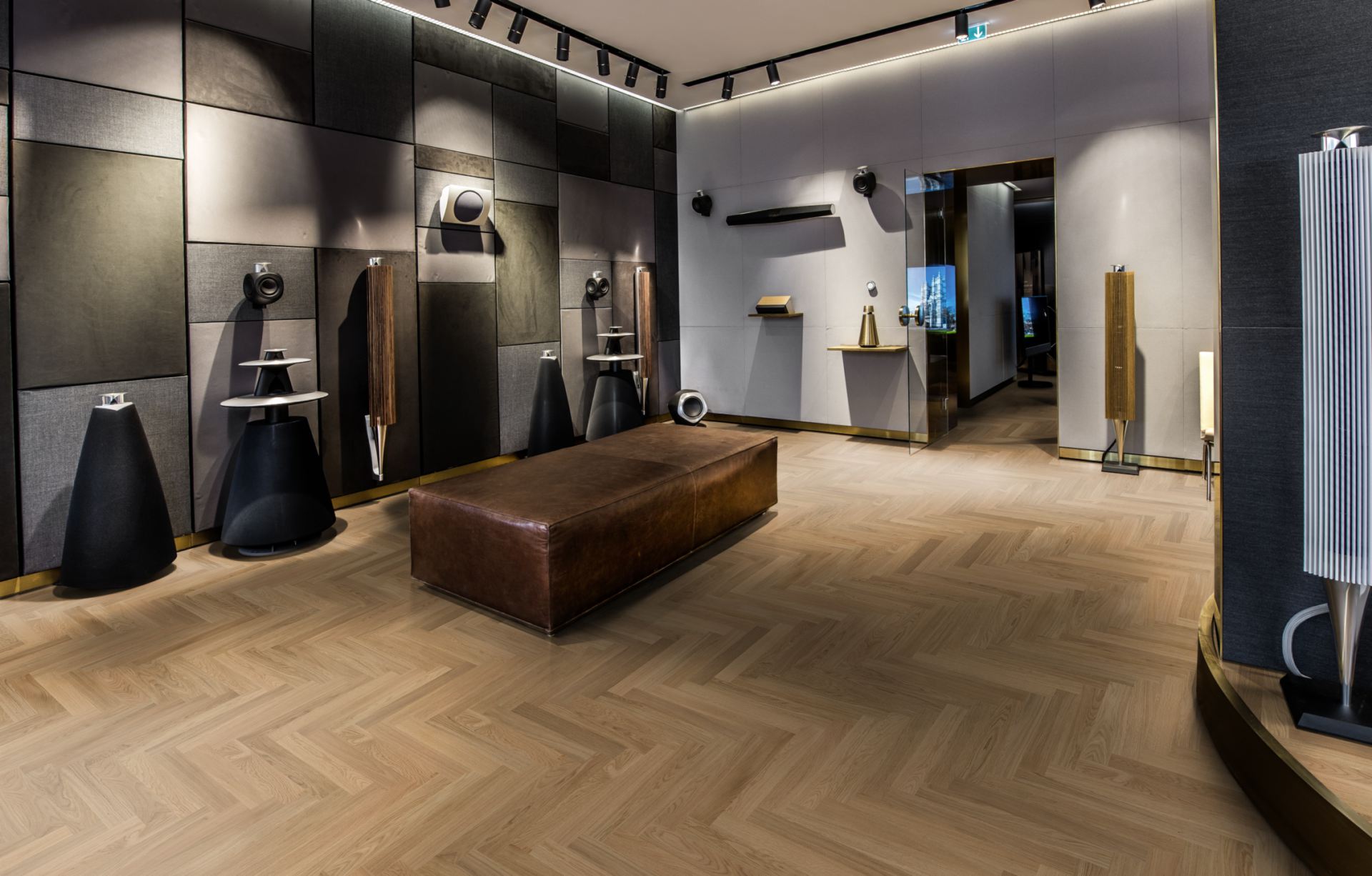 Инженерная доска Kahrs Студио Дуб AB матовый Oak AB natural matt lacquer HB 111PABEK09KE050 Calm венгерская елка 490×70×11 фото в интерьере Инженерная доска Kahrs Студио Дуб AB матовый Oak AB natural matt lacquer HB 111PABEK09KE050 Calm венгерская елка 490×70×11 фото в интерьере