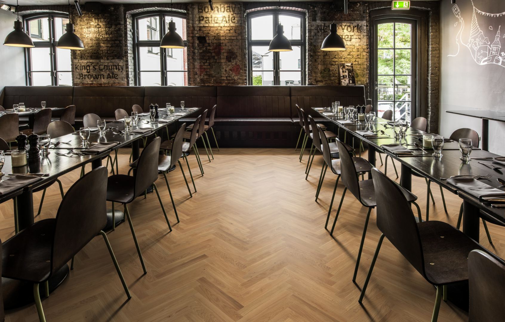 Инженерная доска Kahrs Студио Дуб CD под маслом Oak CD natural oiled HB 111PCDEKF0KH050 Lively венгерская елка 490×70×11 фото в интерьере Инженерная доска Kahrs Студио Дуб CD под маслом Oak CD natural oiled HB 111PCDEKF0KH050 Lively венгерская елка 490×70×11 фото в интерьере