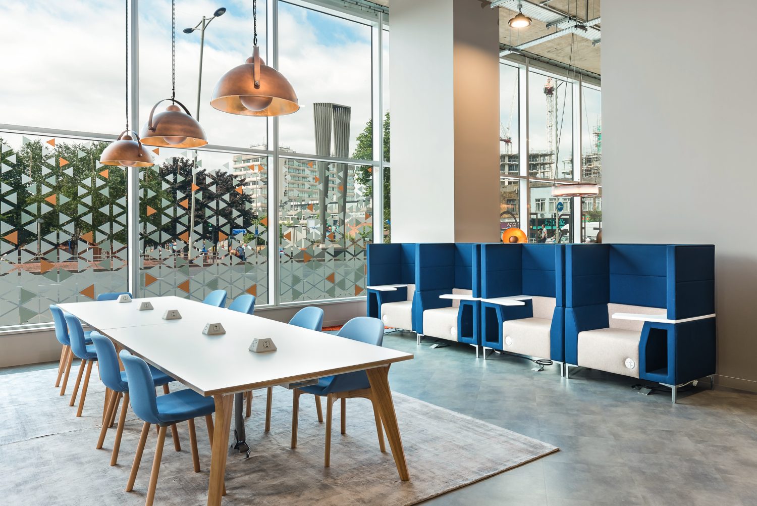 Кварцвиниловая плитка Design Floors клеевая Matrix Ceramic 4968 500×500×5 фото в интерьере Кварцвиниловая плитка Design Floors клеевая Matrix Ceramic 4968 500×500×5 фото в интерьере