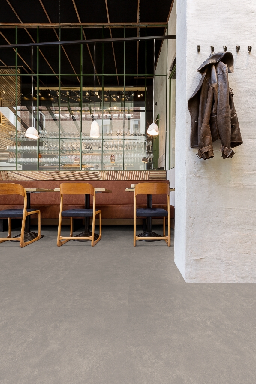 Кварцвиниловая плитка Design Floors клеевая Matrix Ceramic 4968 500×500×5 фото в интерьере Кварцвиниловая плитка Design Floors клеевая Matrix Ceramic 4968 500×500×5 фото в интерьере