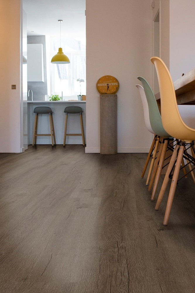 Пробковый пол клеевой CorkArt Design concept Enzo PY 4018 LNN X 1200×210×6 фото в интерьере