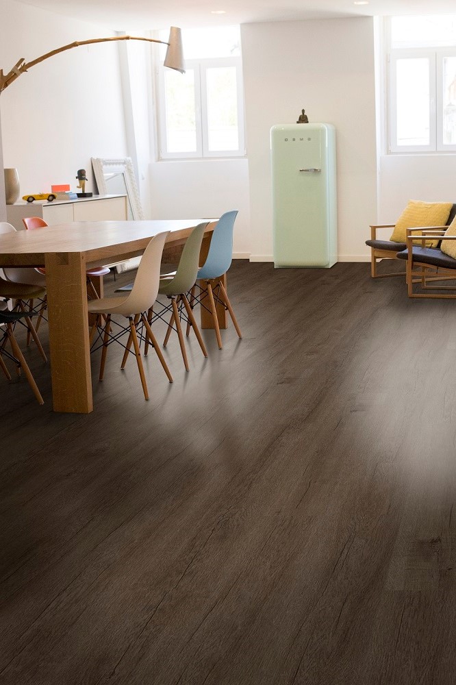 Пробковый пол клеевой CorkArt Design concept Enzo PY 4018 LNN X 1200×210×6 фото в интерьере