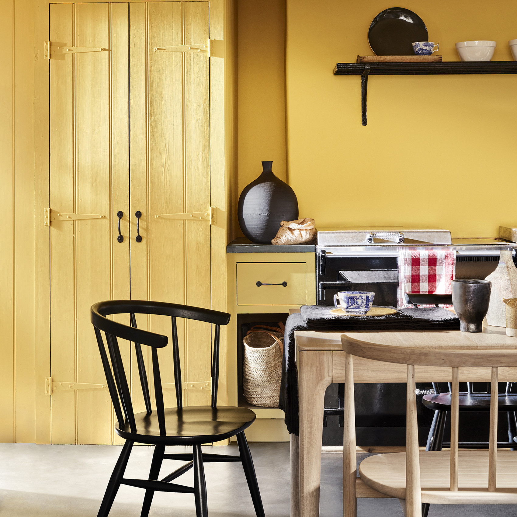 Краска Little Greene цвет Giallo 337 Intelligent Eggshell 1 л фото в интерьере