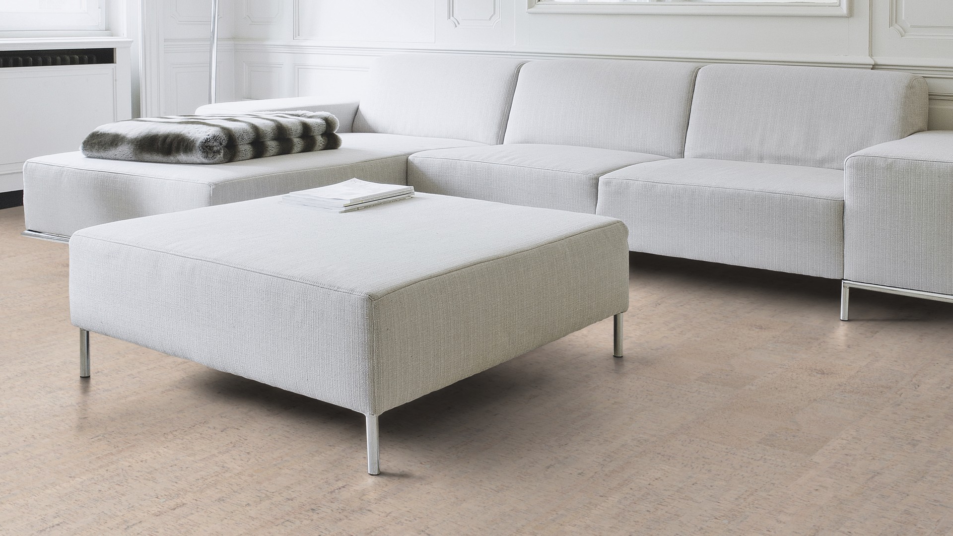 Пробковый пол клеевой Wicanders Cork Pure Fashionable Antique White AJ8K001 600×300×4 фото в интерьере Пробковый пол клеевой Wicanders Cork Pure Fashionable Antique White AJ8K001 600×300×4 фото в интерьере