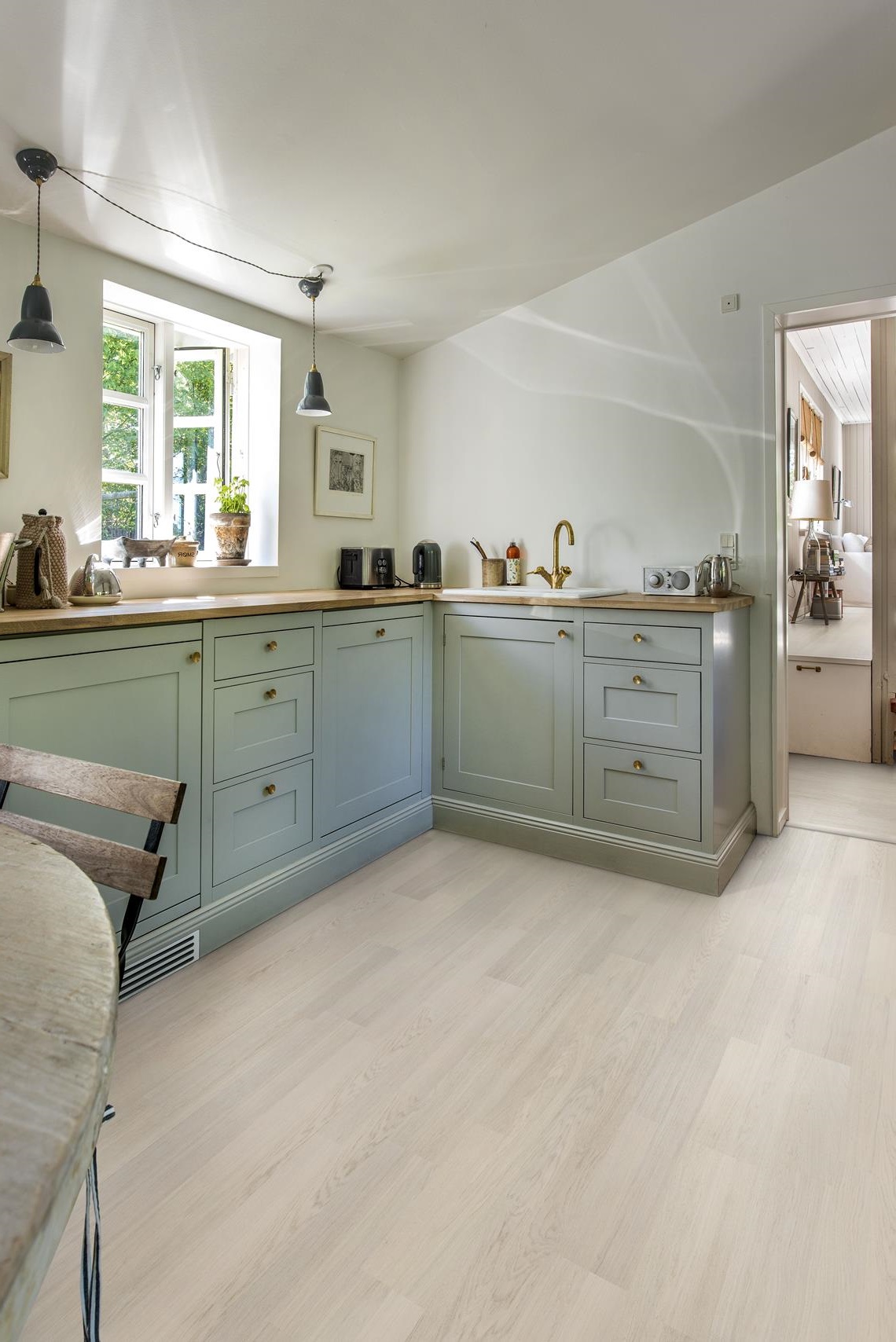 Паркетная доска Kahrs Life Дуб Coconut Cream LTCLRW3001-193 Calm 1225×193×7 фото в интерьере Паркетная доска Kahrs Life Дуб Coconut Cream LTCLRW3001-193 Calm 1225×193×7 фото в интерьере