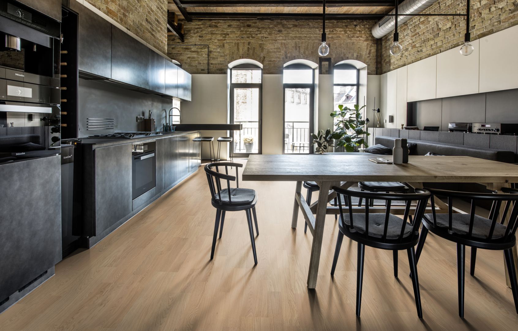 Паркетная доска Kahrs Life Дуб Whole Grain LTCLRW3004-193 Calm 1225×193×7 фото в интерьере Паркетная доска Kahrs Life Дуб Whole Grain LTCLRW3004-193 Calm 1225×193×7 фото в интерьере