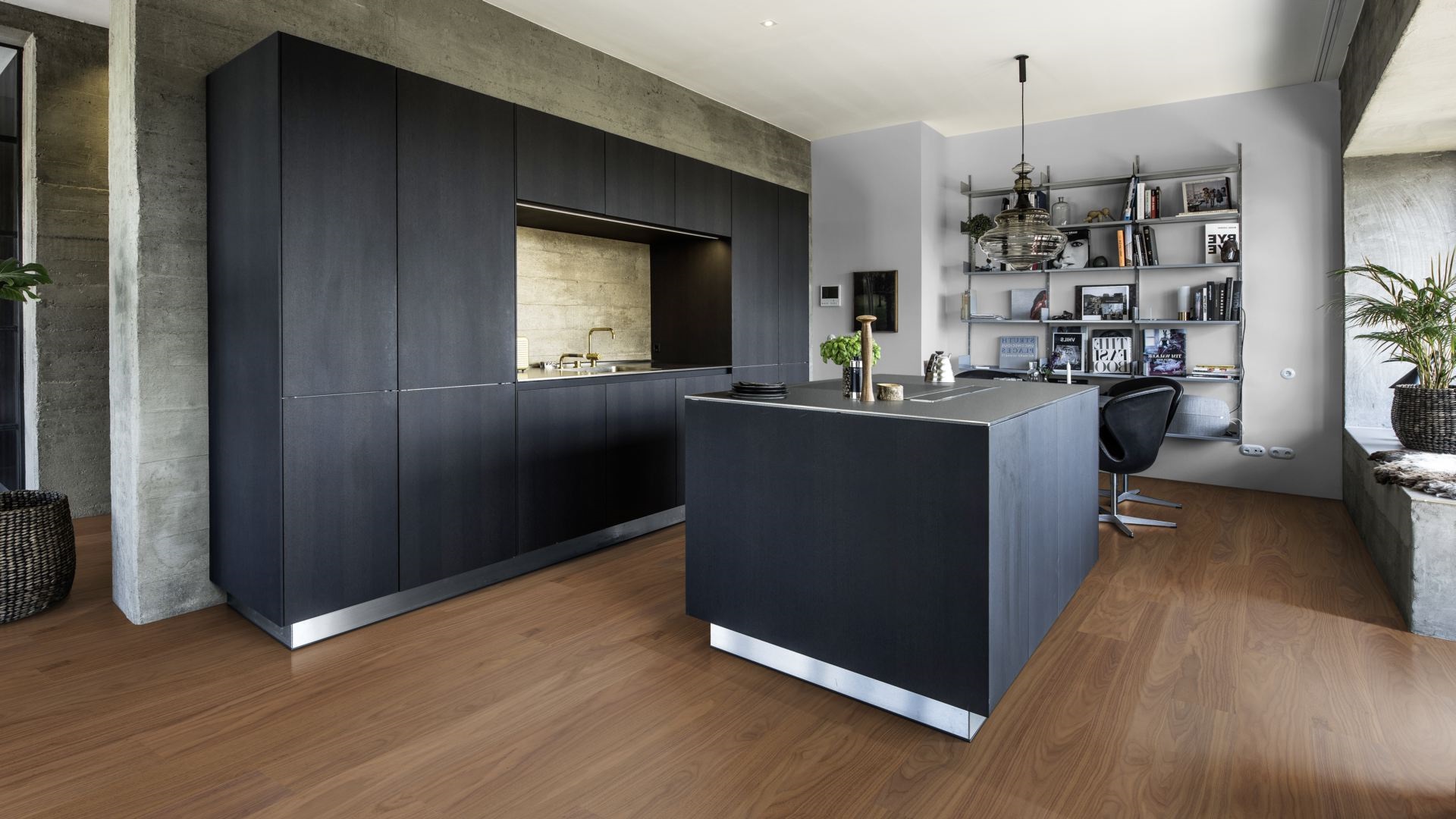 Паркетная доска Kahrs Life Орех Pure Walnut LTCLRW3010-150 Calm 1810×150×7 фото в интерьере Паркетная доска Kahrs Life Орех Pure Walnut LTCLRW3010-150 Calm 1810×150×7 фото в интерьере