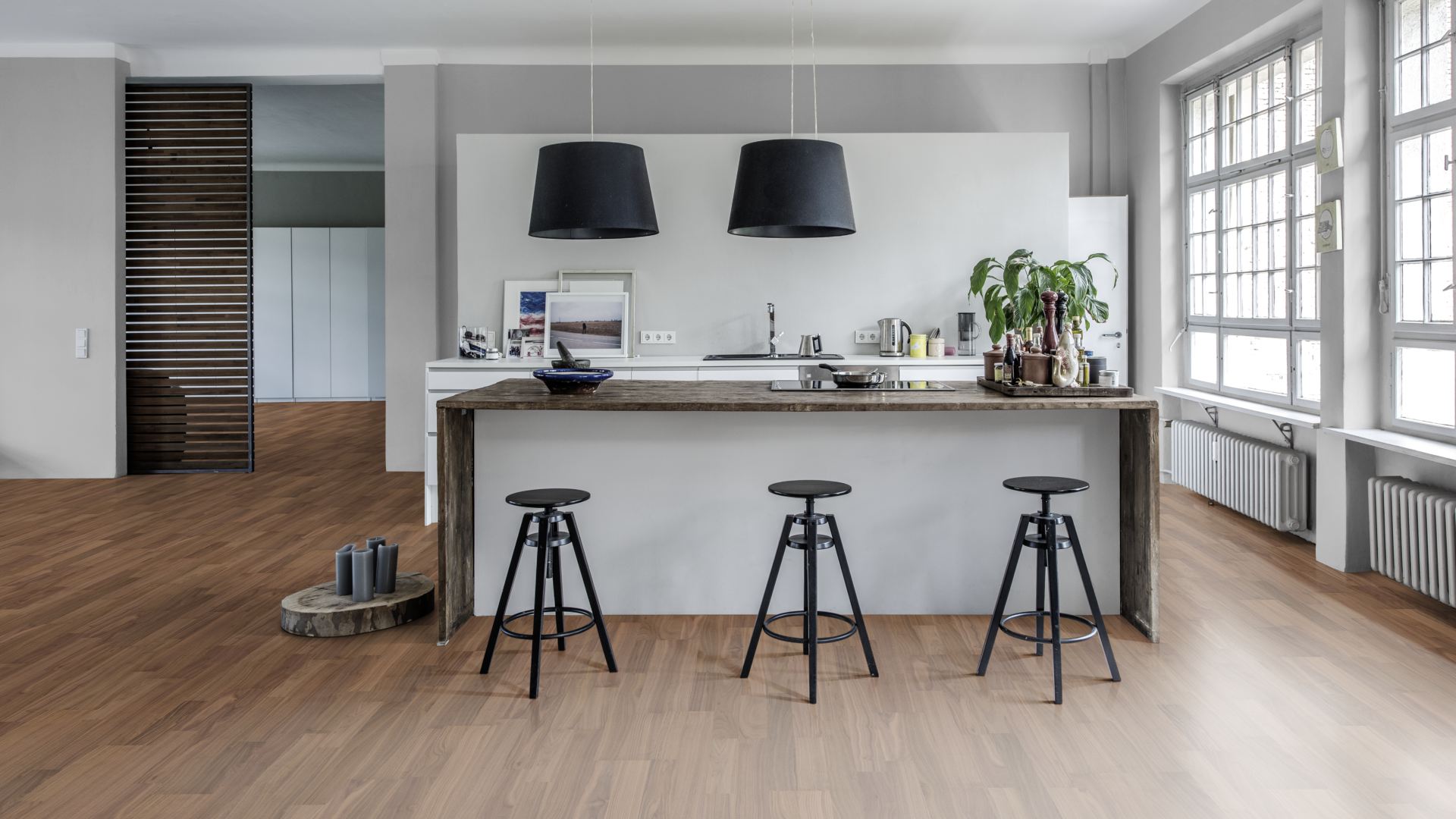Паркетная доска Kahrs Life Орех Pure Walnut LTCLRW3010-193 Calm 1225×193×7 фото в интерьере