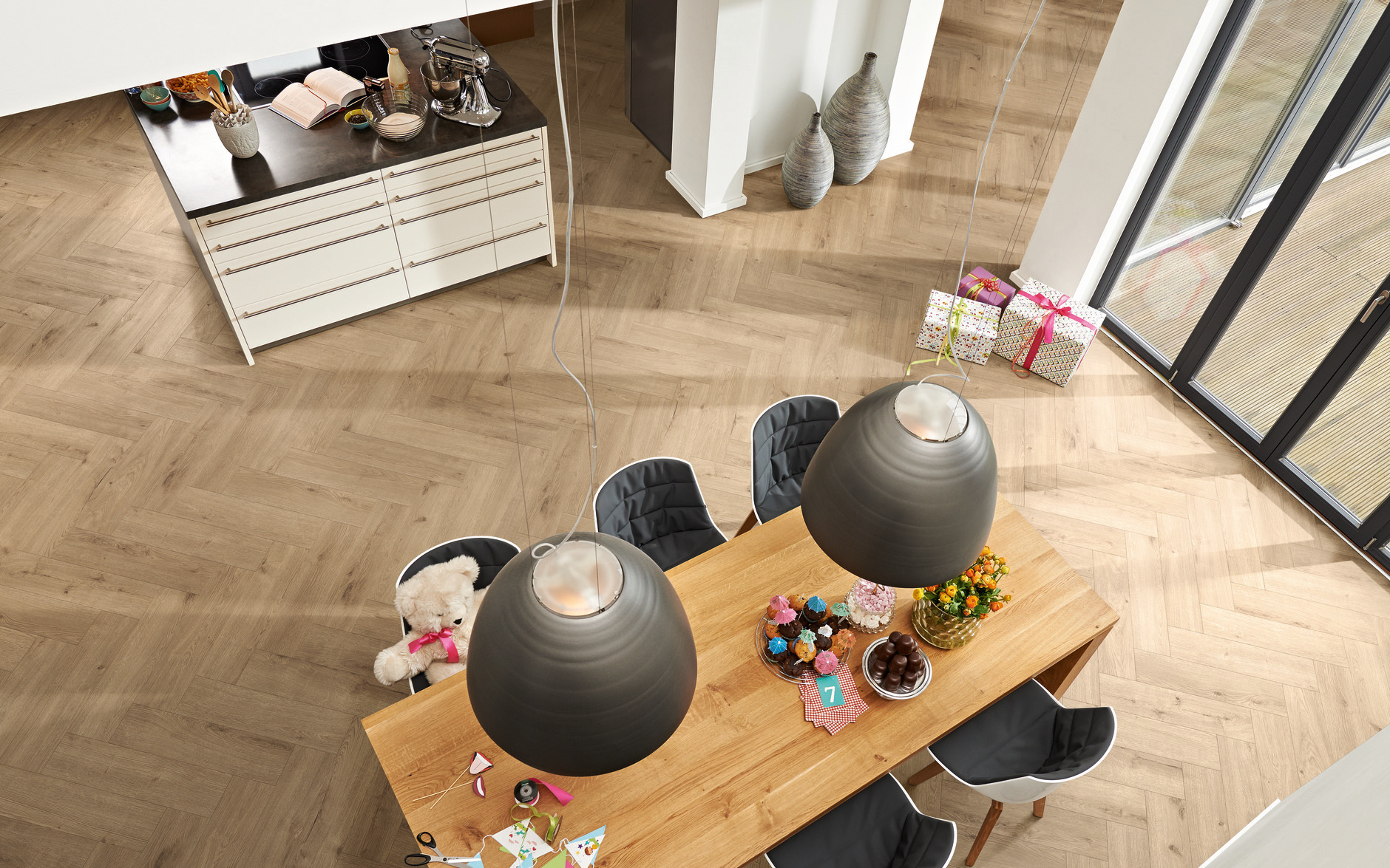 Ламинат Meister Edition M6/7001 Дуб Шампань венгерская елка 620×155×8 фото в интерьере Ламинат Meister Edition M6/7001 Дуб Шампань венгерская елка 620×155×8 фото в интерьере