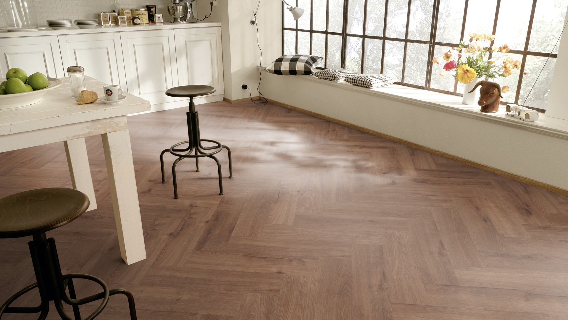 Ламинат Meister Edition M6/7002 Дуб Амбер венгерская елка 620×155×8 фото в интерьере Ламинат Meister Edition M6/7002 Дуб Амбер венгерская елка 620×155×8 фото в интерьере