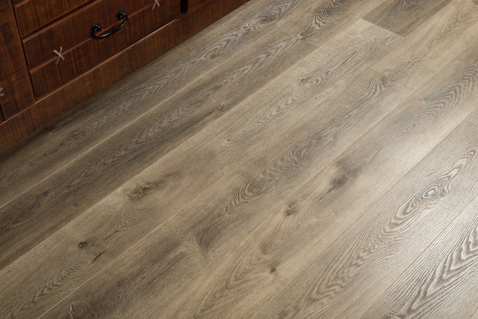 Кварцвиниловый SPC ламинат Alpine Floor Premium XL Дуб Коричневый ECO 7-9 1524×180×8 Кварцвиниловый SPC ламинат Alpine Floor Premium XL Дуб Коричневый ECO 7-9 1524×180×8