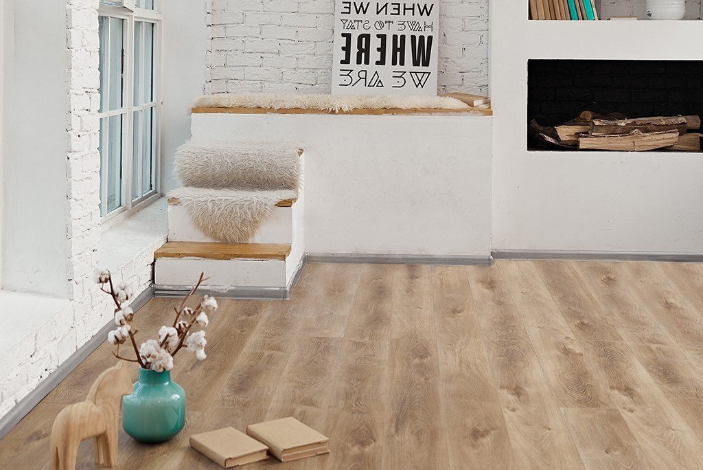 Кварцвиниловый SPC ламинат Alpine Floor Premium XL Дуб Природный изысканный ECO 7-6 1524×180×8 фото в интерьере Кварцвиниловый SPC ламинат Alpine Floor Premium XL Дуб Природный изысканный ECO 7-6 1524×180×8 фото в интерьере