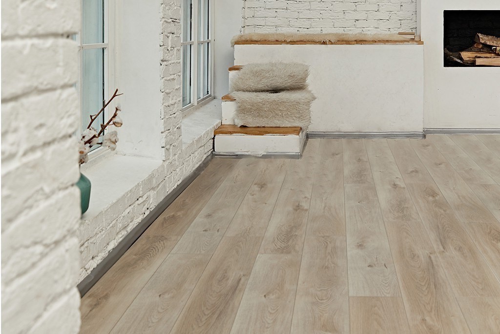 Кварцвиниловый SPC ламинат Alpine Floor Premium XL Дуб Натуральный отбеленный ECO 7-5 1524×180×8 фото в интерьере Кварцвиниловый SPC ламинат Alpine Floor Premium XL Дуб Натуральный отбеленный ECO 7-5 1524×180×8 фото в интерьере