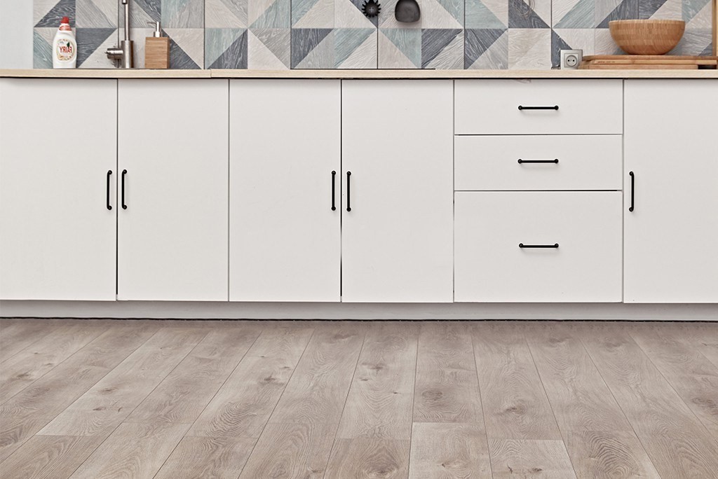 Кварцвиниловый SPC ламинат Alpine Floor Premium XL Северная История ECO 7-3 1524×180×8 фото в интерьере