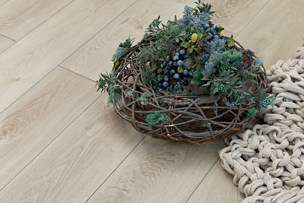 Кварцвиниловый SPC ламинат Alpine Floor Premium XL Дуб Белая ночь ECO 7-2 1524×180×8 фото в интерьере Кварцвиниловый SPC ламинат Alpine Floor Premium XL Дуб Белая ночь ECO 7-2 1524×180×8 фото в интерьере