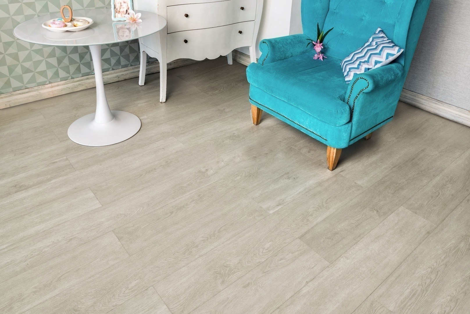 Кварцвиниловый SPC ламинат Alpine Floor Grand Sequoia Эвкалипт ECO 11-1 1220×183×4 фото в интерьере