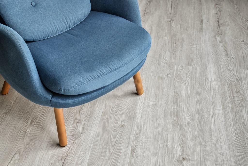 Кварцвиниловый SPC ламинат Alpine Floor Sequoia Снежная ECO 6-8 1220×183×4 фото в интерьере